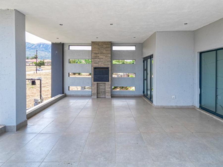 6 Bedroom Property for Sale in Gateway Manor North West